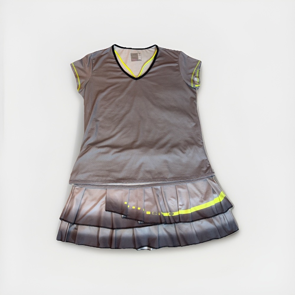 Lucky in Love Tennis Set Size L Gray White Yellow V-neck Top & Ruffle Skort - Picture 2 of 12